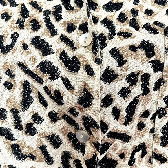 Vintage Women's 100% Silk Animal Print Button-Down Top, Size Medium - Picture 3 of 14